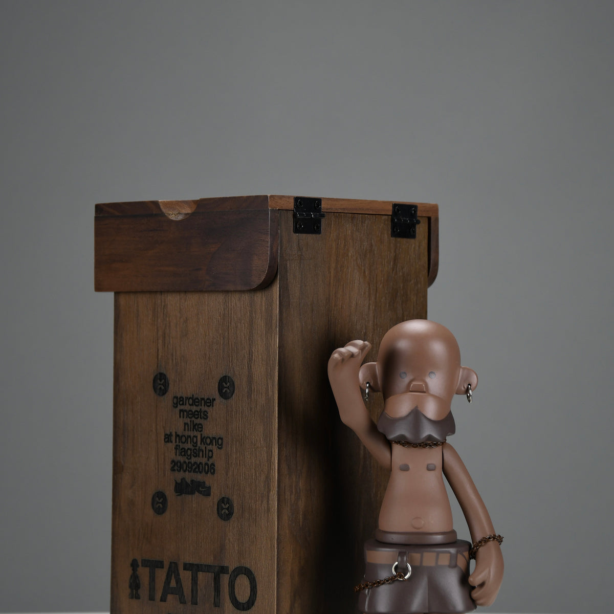 Tatto limited edition gardener meets Nike 2006 Designer Toy