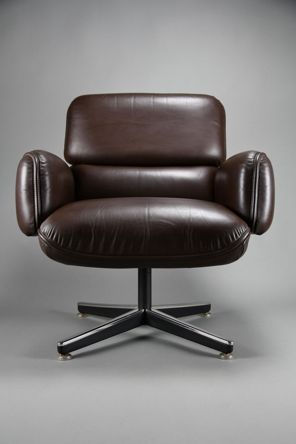 Early edition mid-century executive armchair in brown leather by Otto Zapf for Knoll International, 1960s