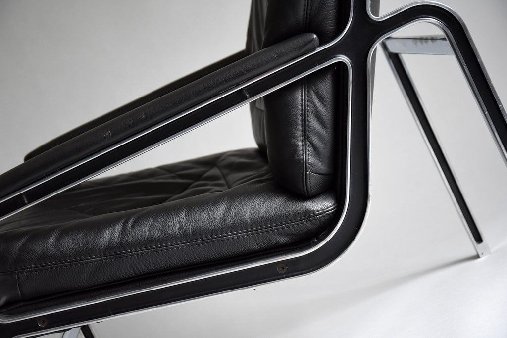 Andre Vanden Beuck Mid-Century Modern Black Leather Lounge Chair - Furniture