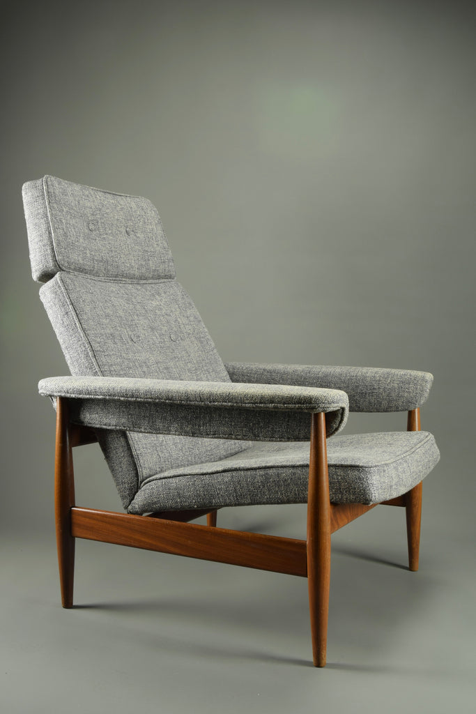 Elegant grey mid century modern lounge chair - Furniture