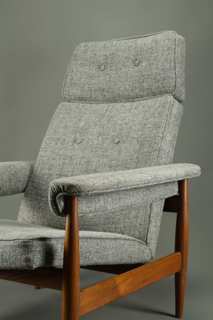 Elegant grey mid century modern lounge chair - Furniture