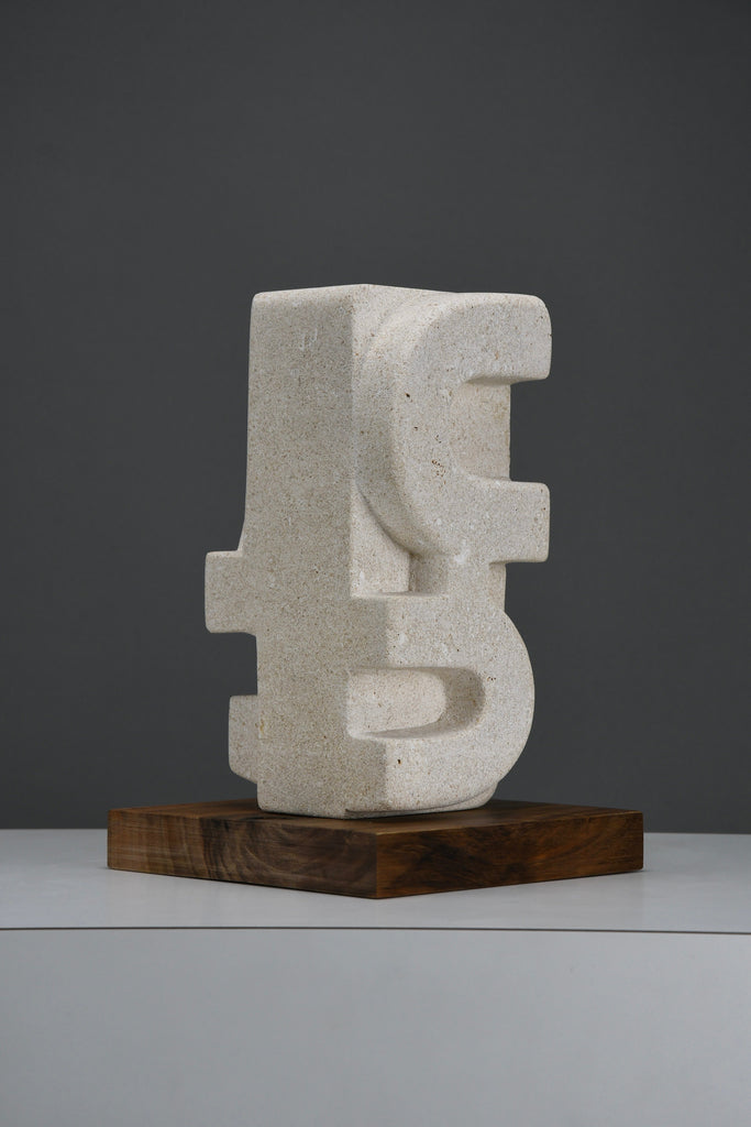 “Frammenti III”, abstract totemic sculpture by Alberto Cabiddu Pietra di Vicenza 1998 - Art