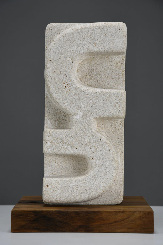 “Frammenti III”, abstract totemic sculpture by Alberto Cabiddu Pietra di Vicenza 1998 - Art