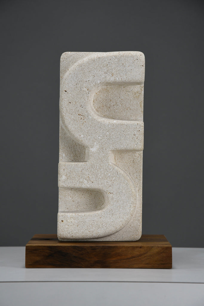 “Frammenti III”, abstract totemic sculpture by Alberto Cabiddu Pietra di Vicenza 1998 - Art