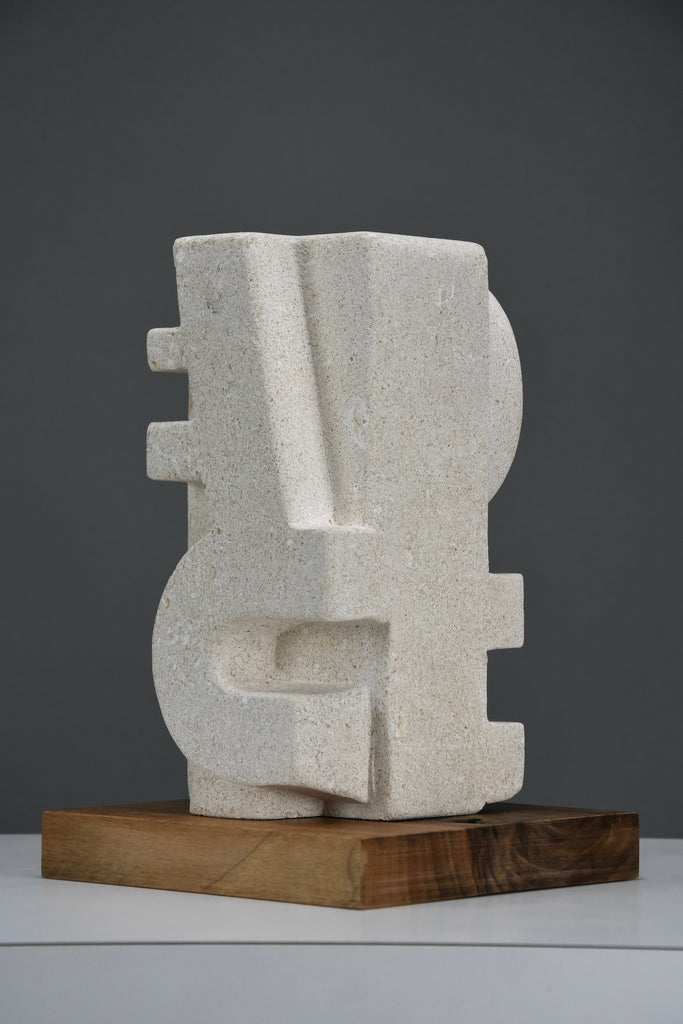 “Frammenti III”, abstract totemic sculpture by Alberto Cabiddu Pietra di Vicenza 1998 - Art