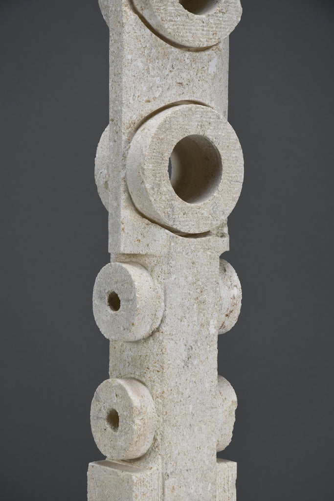 “Frammenti”, postmodern totemic sculpture in pietra di Vicenza by Alberto Cabiddu 1997 - Art