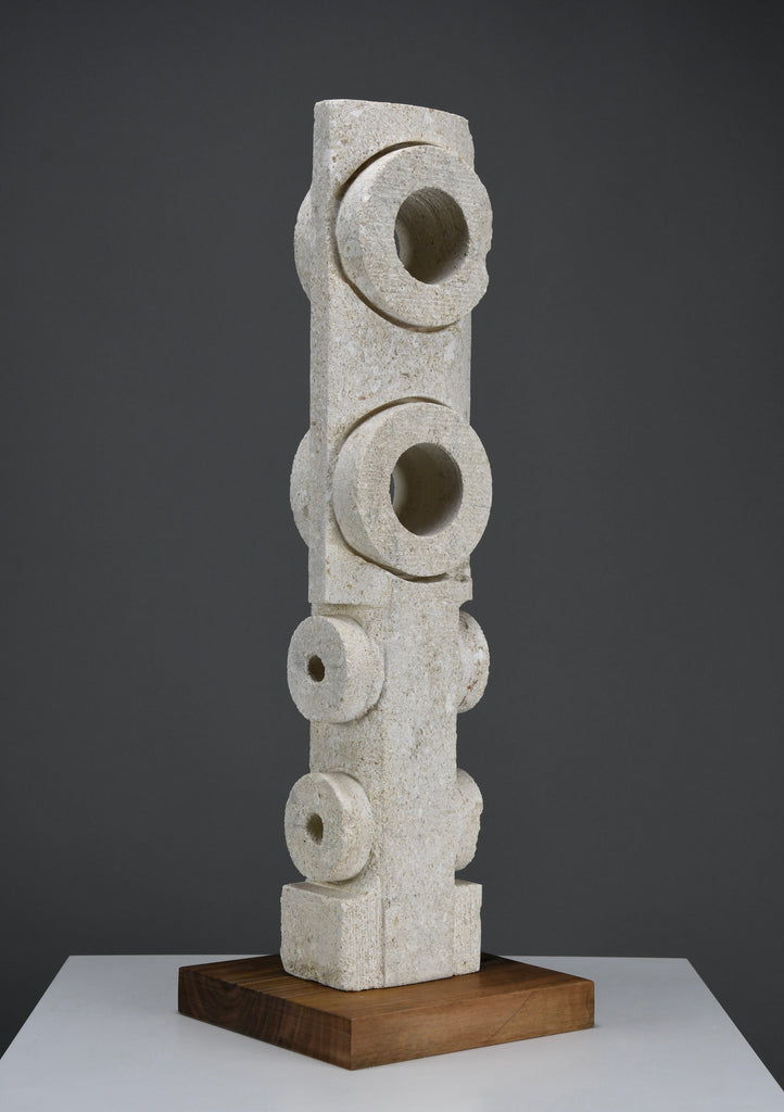 “Frammenti”, postmodern totemic sculpture in pietra di Vicenza by Alberto Cabiddu 1997 - Art