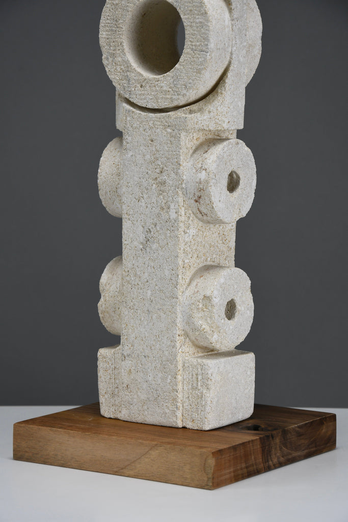 “Frammenti”, postmodern totemic sculpture in pietra di Vicenza by Alberto Cabiddu 1997 - Art