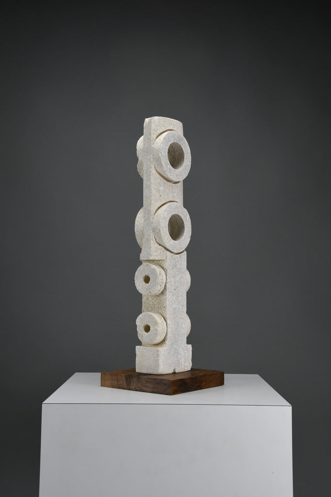 “Frammenti”, postmodern totemic sculpture in pietra di Vicenza by Alberto Cabiddu 1997 - Art