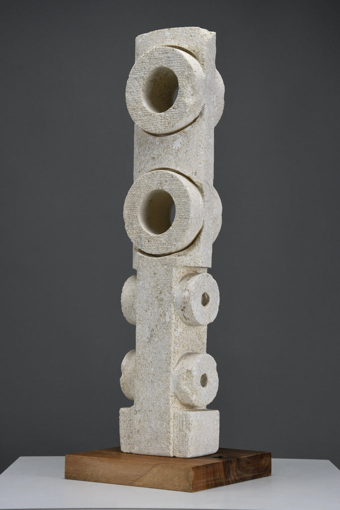 “Frammenti”, postmodern totemic sculpture in pietra di Vicenza by Alberto Cabiddu 1997 - Art
