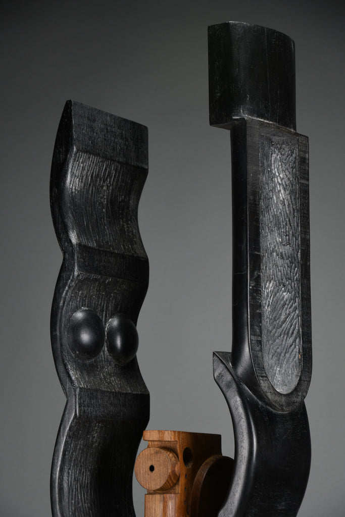 “Fratelli” (Brothers), Ebonized wood totemic sculpture by Alberto Cabiddu 1998 - Art