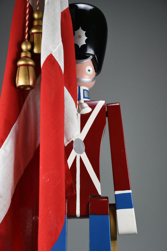 Monumental Royal Danish Guardsman with flag by Kay Bojesen, 168 cm (66.1 in) 1950s - Decor