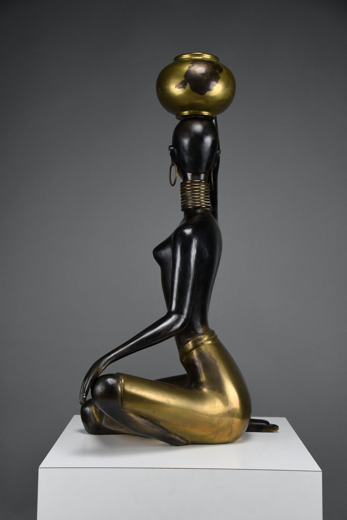 “Ndebele Water Bearer” – mid-century patinated bronze and brass Sculpture of a kneeling African woman c. 1950-60 - Art
