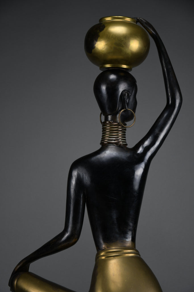 “Ndebele Water Bearer” – mid-century patinated bronze and brass Sculpture of a kneeling African woman c. 1950-60 - Art