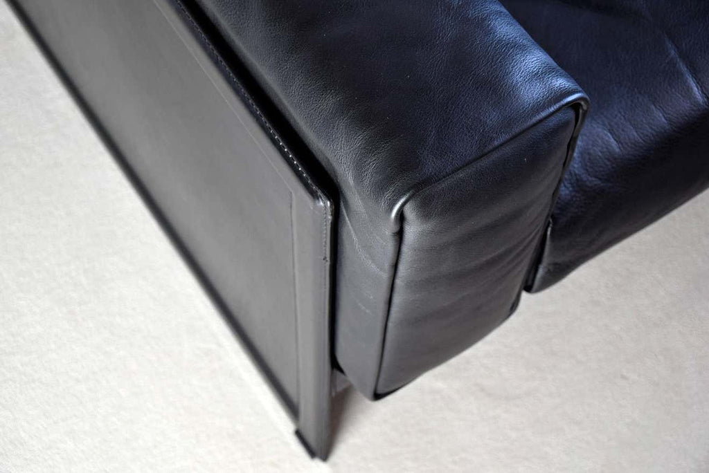 Pair of Korium Black Leather Lounge Chairs by Tito Agnoli for Matteo Grassi - Furniture
