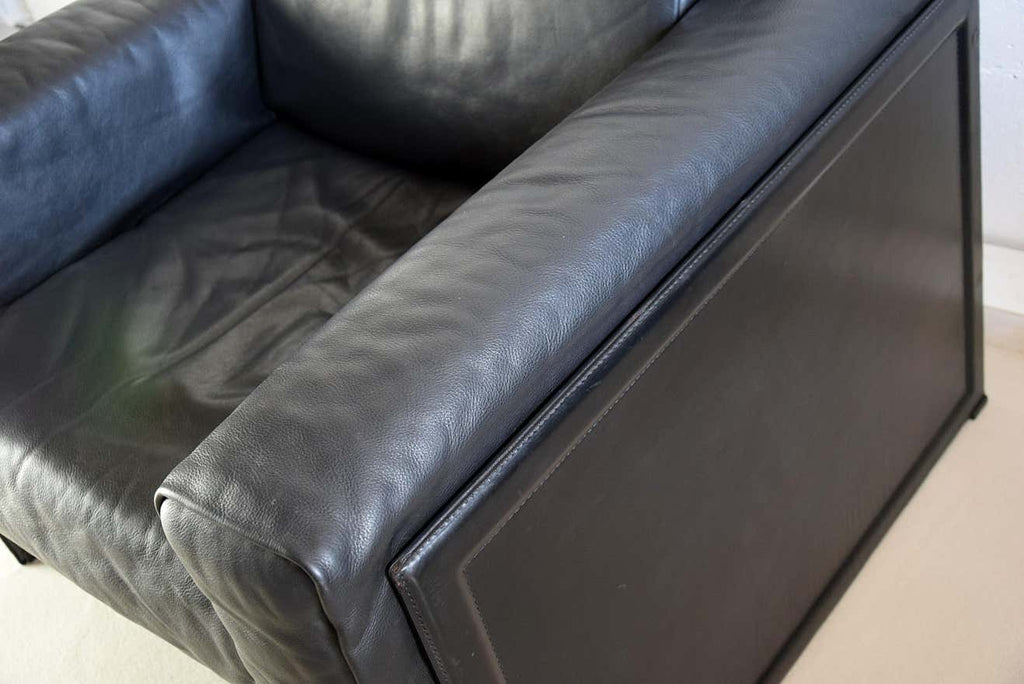 Pair of Korium Black Leather Lounge Chairs by Tito Agnoli for Matteo Grassi - Furniture