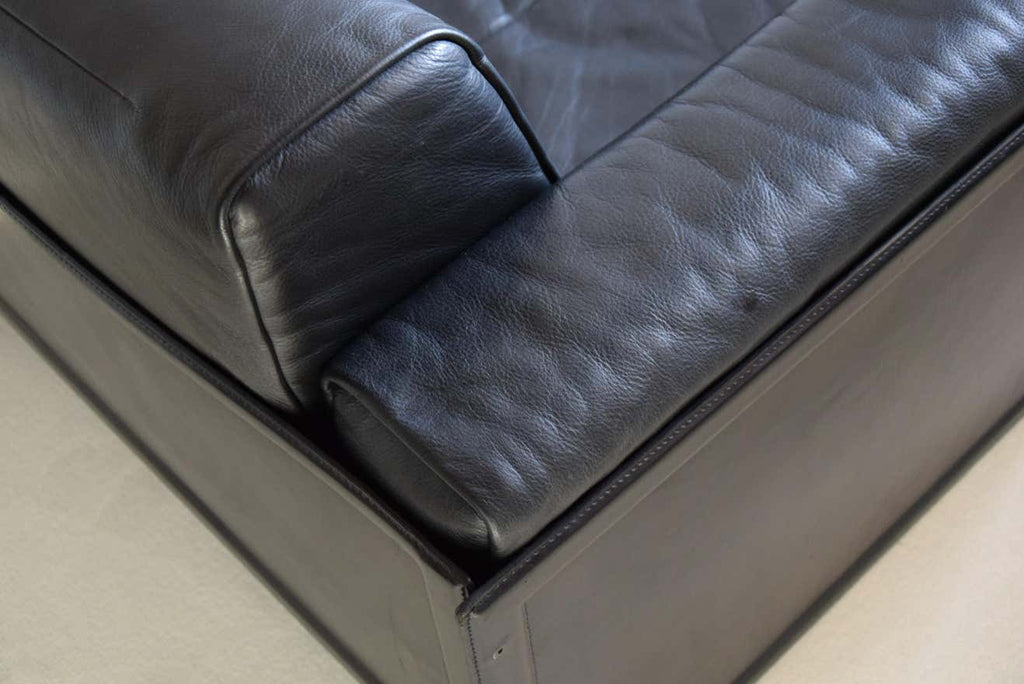 Pair of Korium Black Leather Lounge Chairs by Tito Agnoli for Matteo Grassi - Furniture