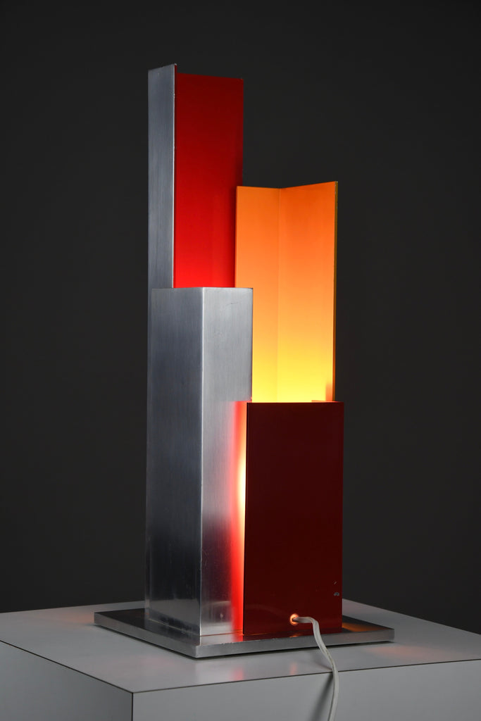 Sculptural mid-century-modern aluminium table lamp a masterpiece of Italian design - Lighting