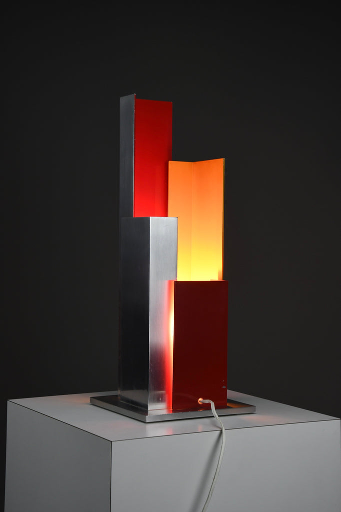 Sculptural mid-century-modern aluminium table lamp a masterpiece of Italian design - Lighting