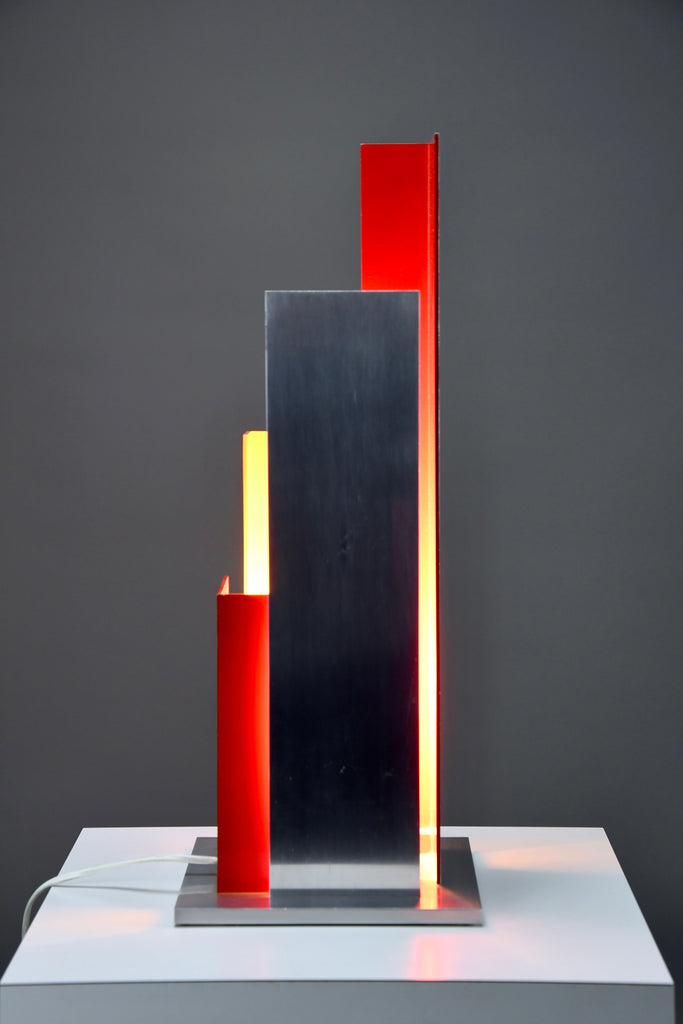 Sculptural mid-century-modern aluminium table lamp a masterpiece of Italian design - Lighting
