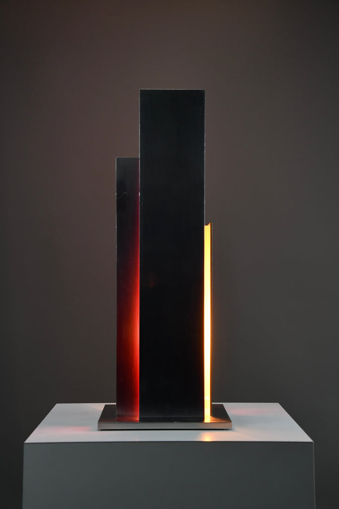 Sculptural mid-century-modern aluminium table lamp a masterpiece of Italian design - Lighting