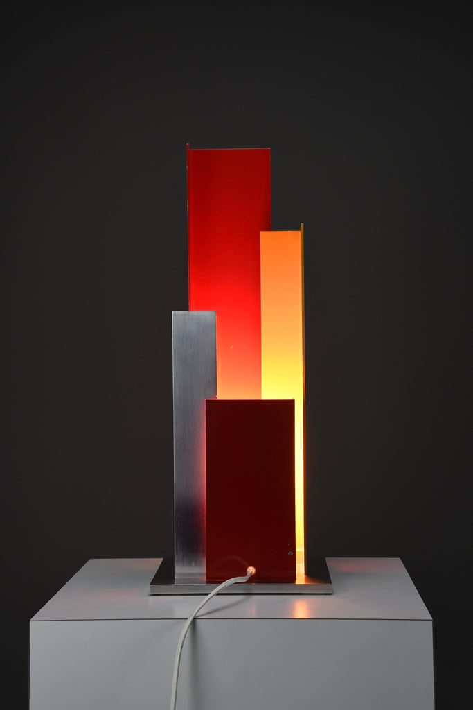Sculptural mid-century-modern aluminium table lamp a masterpiece of Italian design - Lighting