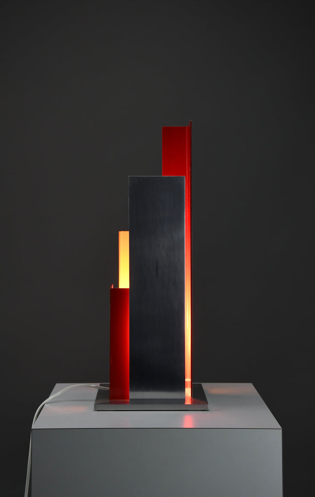 Sculptural mid-century-modern aluminium table lamp a masterpiece of Italian design - Lighting