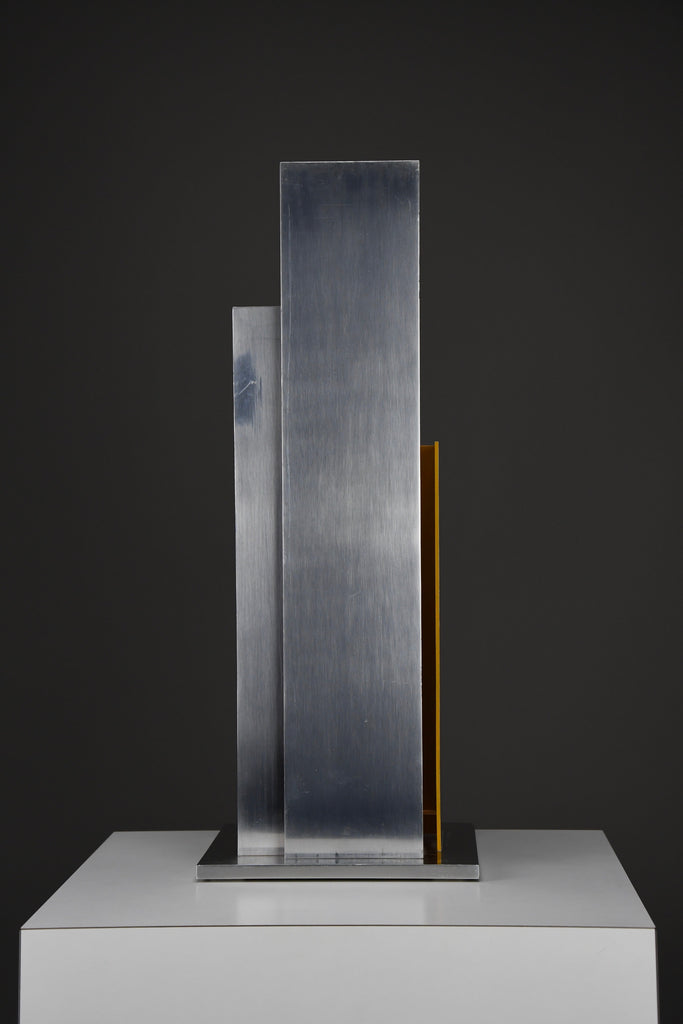 Sculptural mid-century-modern aluminium table lamp a masterpiece of Italian design - Lighting