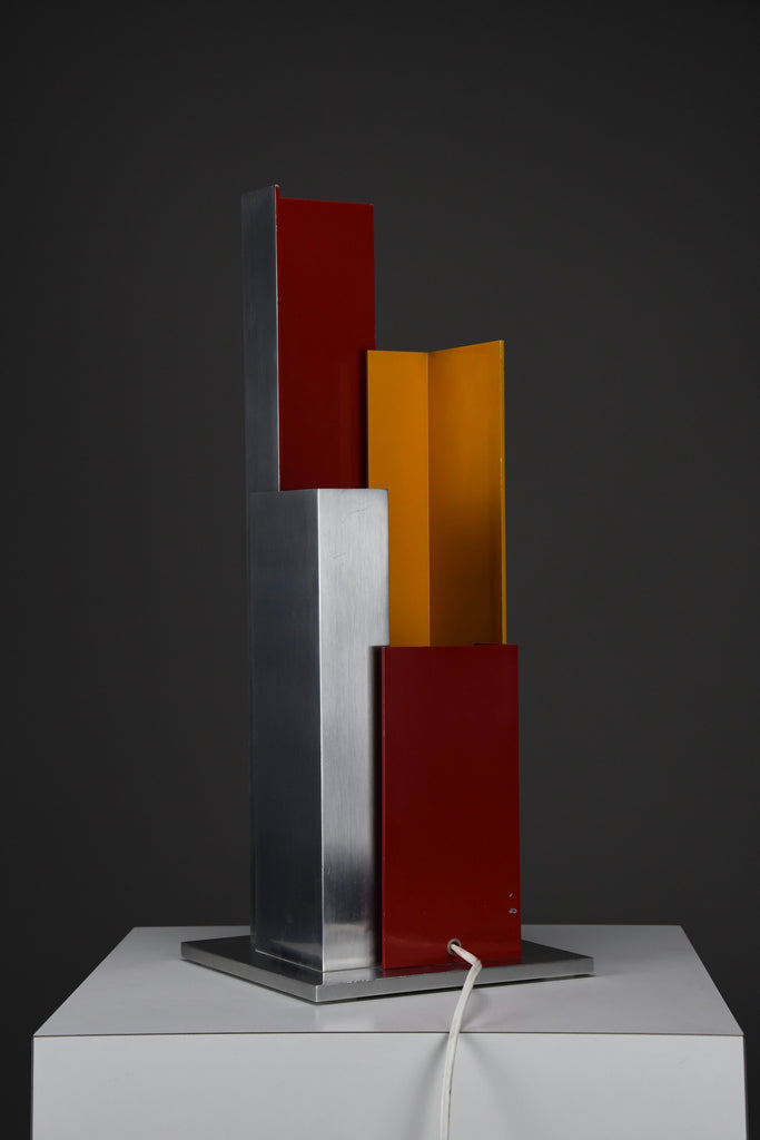 Sculptural mid-century-modern aluminium table lamp a masterpiece of Italian design - Lighting