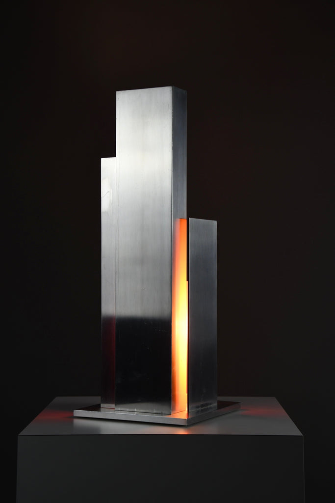 Sculptural mid-century-modern aluminium table lamp a masterpiece of Italian design - Lighting