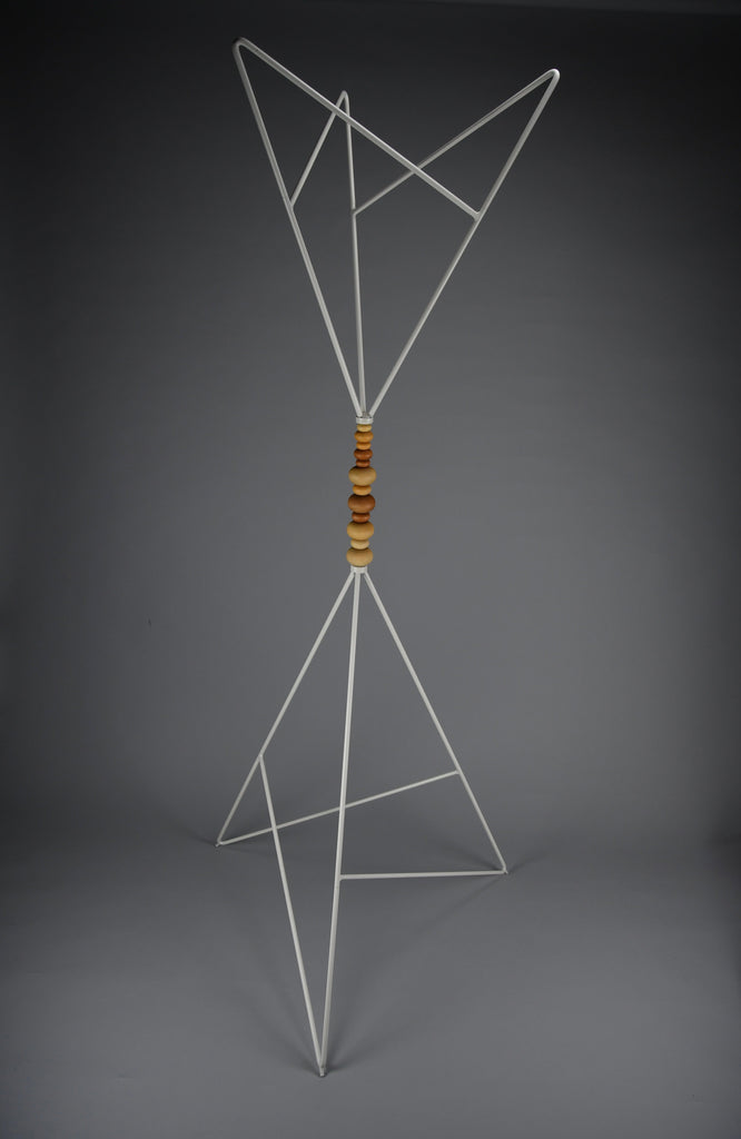 Sculptural white lacquered steel coat stand with turned wooden beads post modern style - Furniture