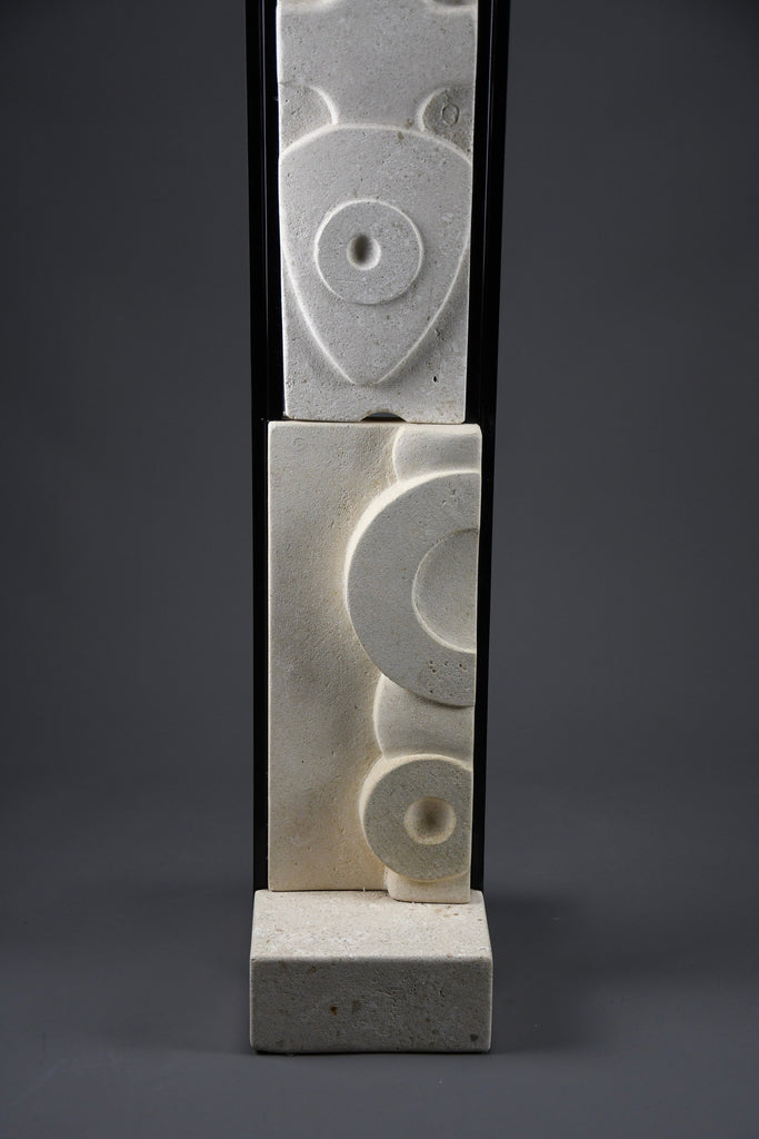 “Trova Tempo” by Alberto Cabiddu monumental modernist totem in Pietra di Vicenza 1997 - Art