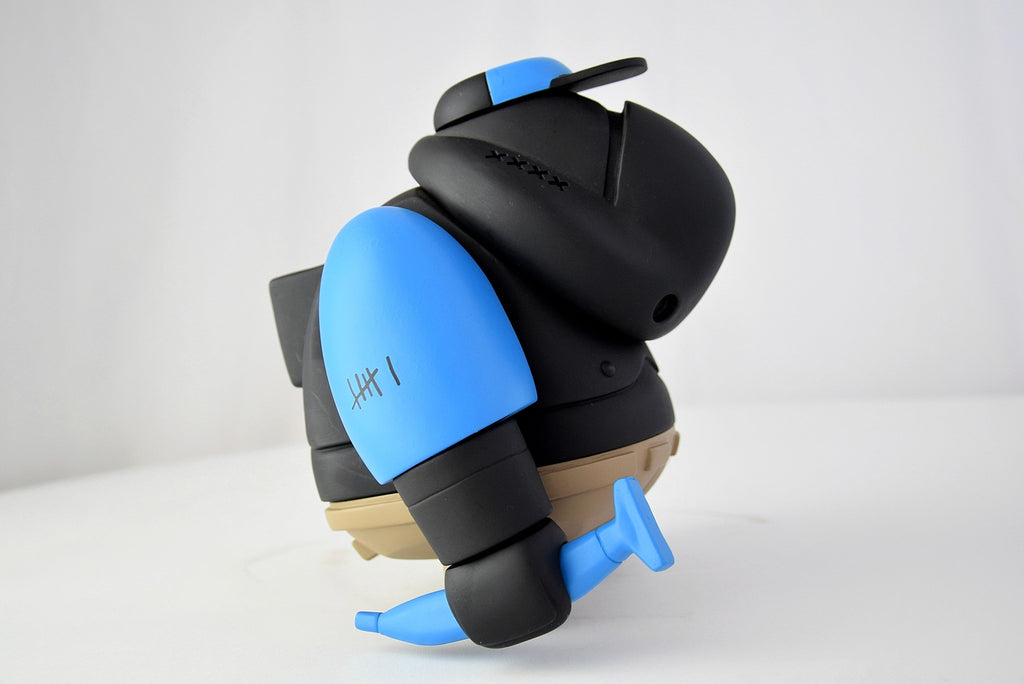 Vinyl Art Toy X-Large by Michael Lau 2007 in mint condition - Art Toys