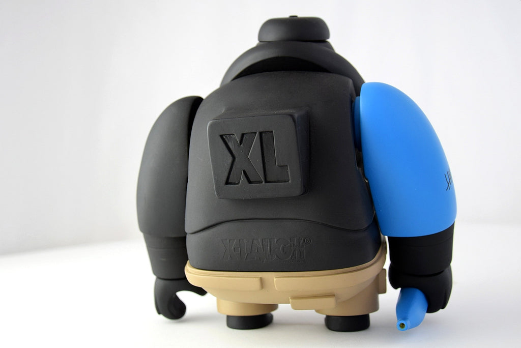 Vinyl Art Toy X-Large by Michael Lau 2007 in mint condition - Art Toys